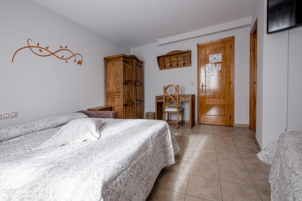 Hostal Antiguo Hospital Linares de Mora Eksteriør bilde