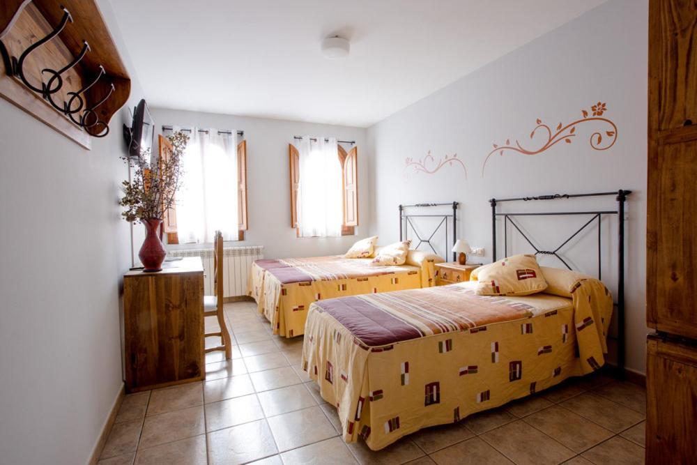 Hostal Antiguo Hospital Linares de Mora Eksteriør bilde